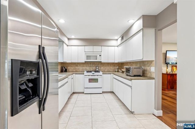 12 Clearwater Drive, Wayne, NJ 07470
