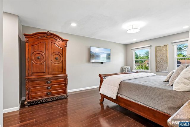 12 Clearwater Drive, Wayne, NJ 07470