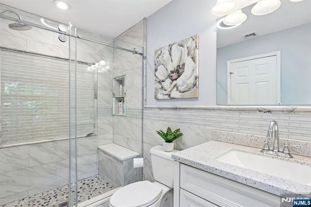 12 Clearwater Drive, Wayne, NJ 07470