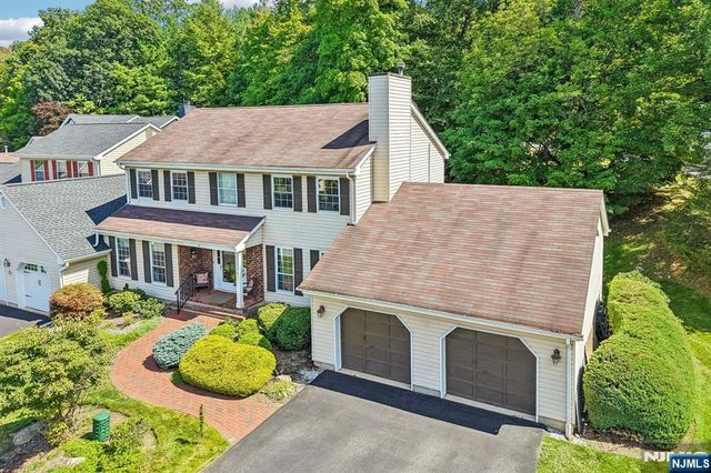 12 Clearwater Drive, Wayne, NJ 07470