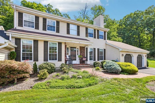 12 Clearwater Drive, Wayne, NJ 07470