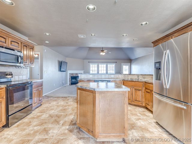 3327 S 207th East Avenue, Broken Arrow, OK 74014