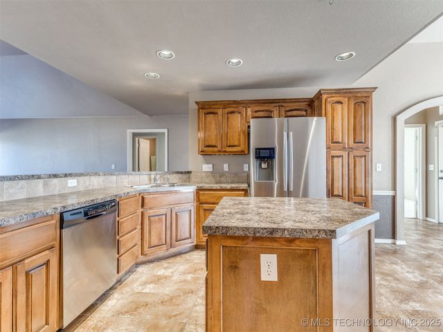 3327 S 207th East Avenue, Broken Arrow, OK 74014