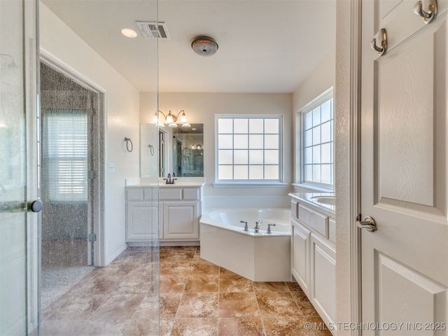 3327 S 207th East Avenue, Broken Arrow, OK 74014