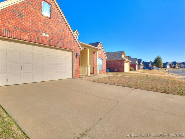 3327 S 207th East Avenue, Broken Arrow, OK 74014