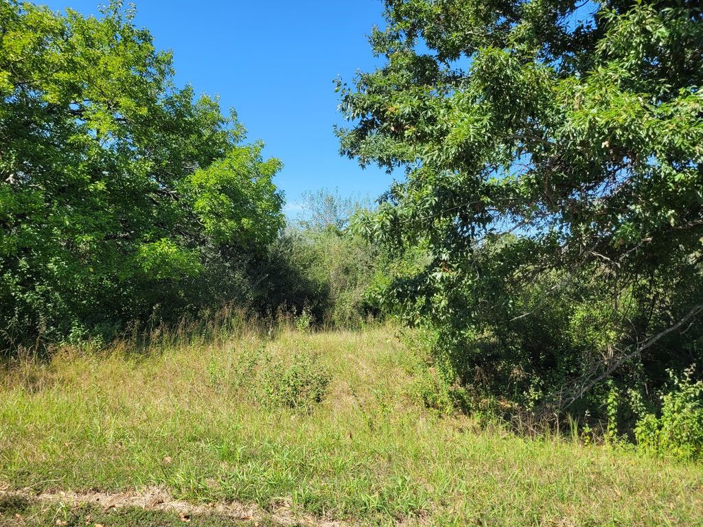 Image 2 of property listing at 0000 E Bunny Farm Road, Mt Vernon, IL 62864