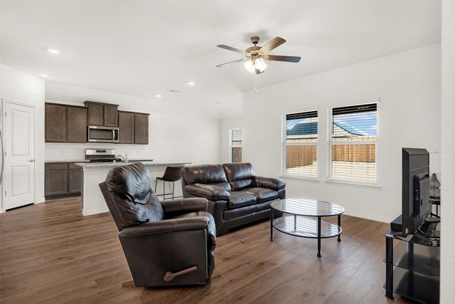 712 Cool Canyon Trail, Princeton, TX 75407