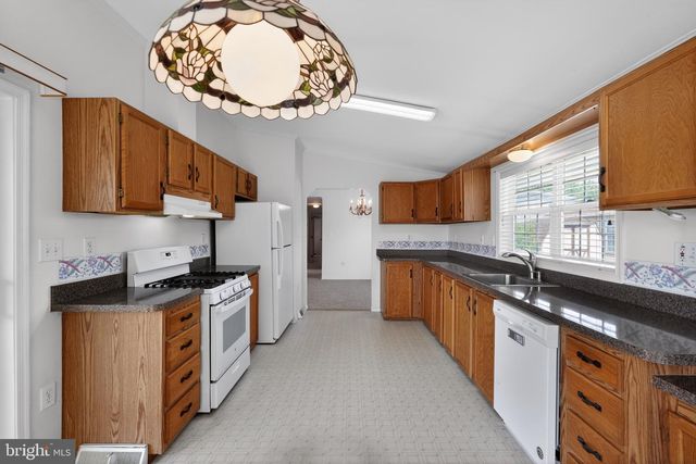 24 LONGWOOD CT E, Harleysville, PA 19438