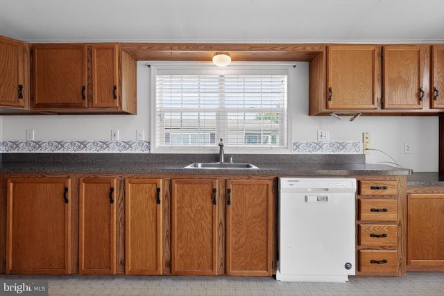 24 LONGWOOD CT E, Harleysville, PA 19438