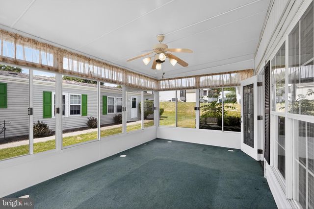 24 LONGWOOD CT E, Harleysville, PA 19438