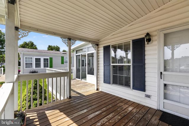 24 LONGWOOD CT E, Harleysville, PA 19438