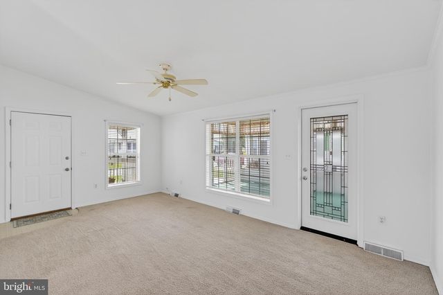 24 LONGWOOD CT E, Harleysville, PA 19438