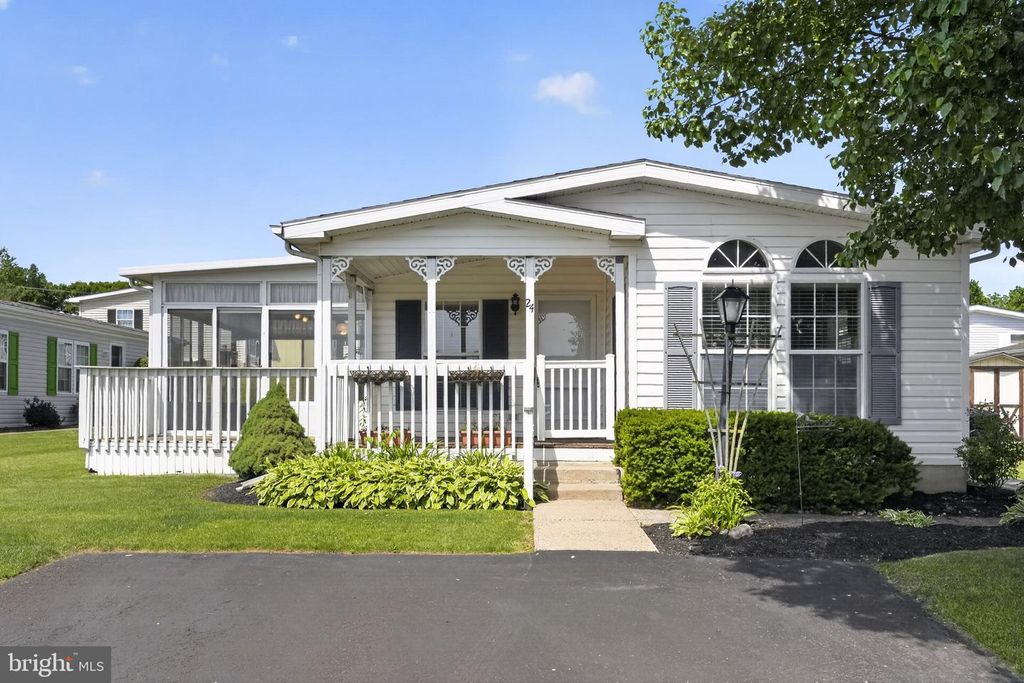 24 LONGWOOD CT E, Harleysville, PA 19438