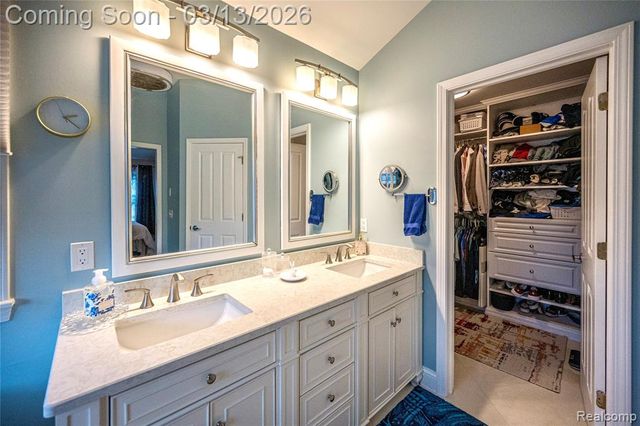 3826 Village Court, Troy, MI 48084