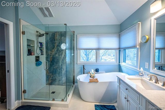 3826 Village Court, Troy, MI 48084