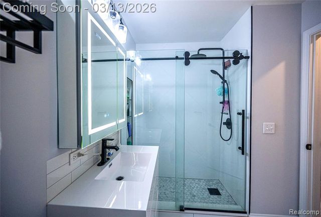 3826 Village Court, Troy, MI 48084