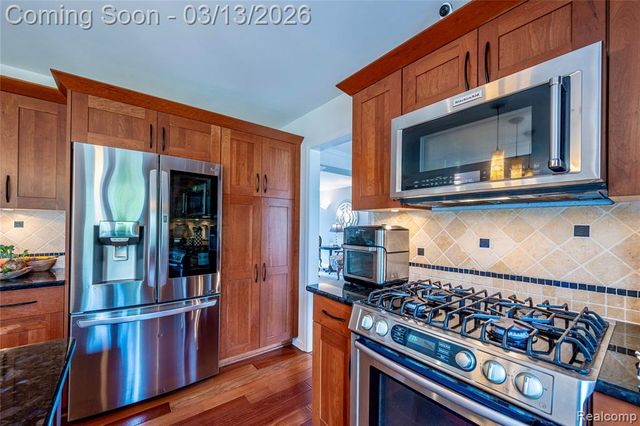 3826 Village Court, Troy, MI 48084