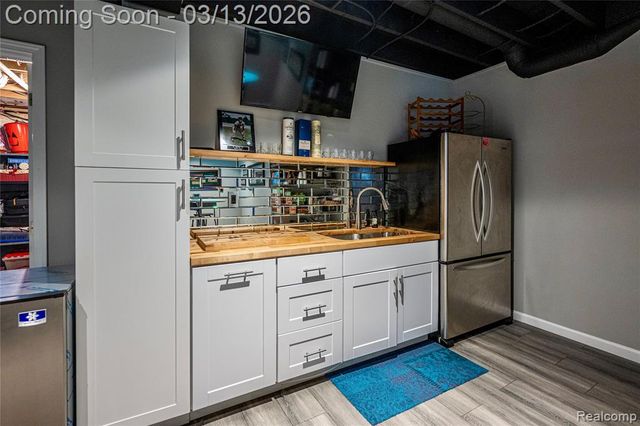 3826 Village Court, Troy, MI 48084