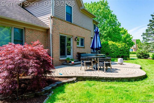 3826 Village Court, Troy, MI 48084