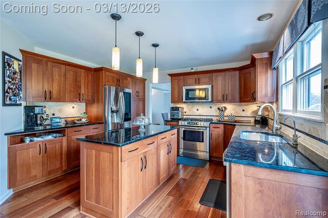 3826 Village Court, Troy, MI 48084