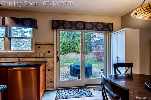 3826 Village Court, Troy, MI 48084