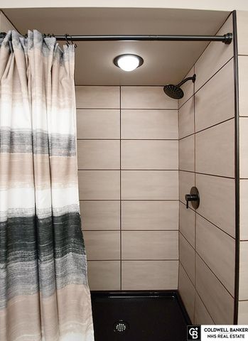 8532 N 47Th Street, Omaha, NE 68152