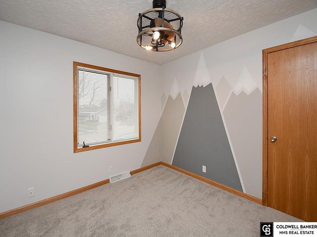 8532 N 47Th Street, Omaha, NE 68152