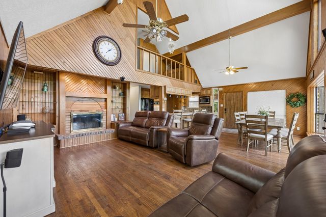 86 Queens Drive, Pottsboro, TX 75076