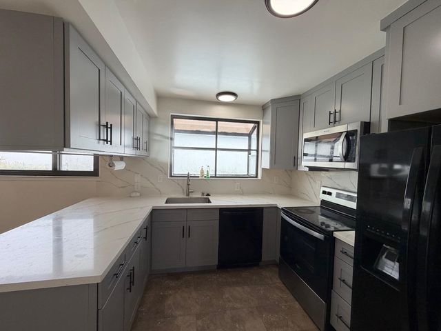 295 Edgewood Drive, Pacifica, CA 94044