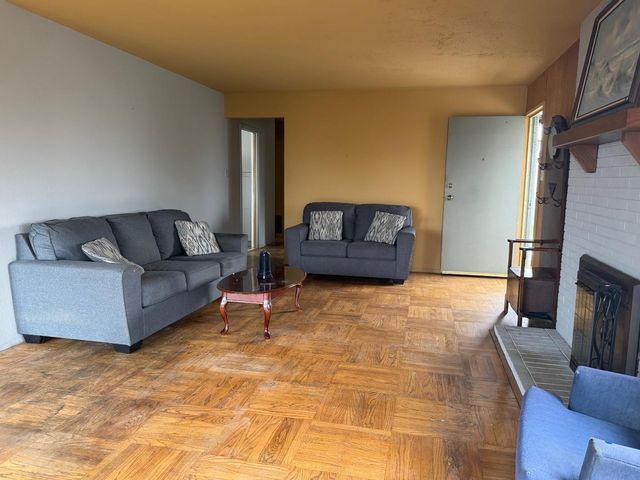 295 Edgewood Drive, Pacifica, CA 94044