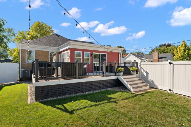 334 Ellendale Pkwy, Crown Point, IN 46307