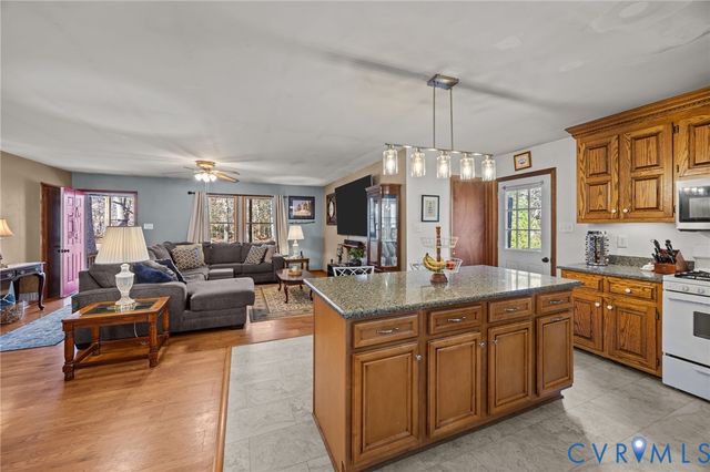 6070 Richmond Tappahannock Hwy, King William, VA 23086