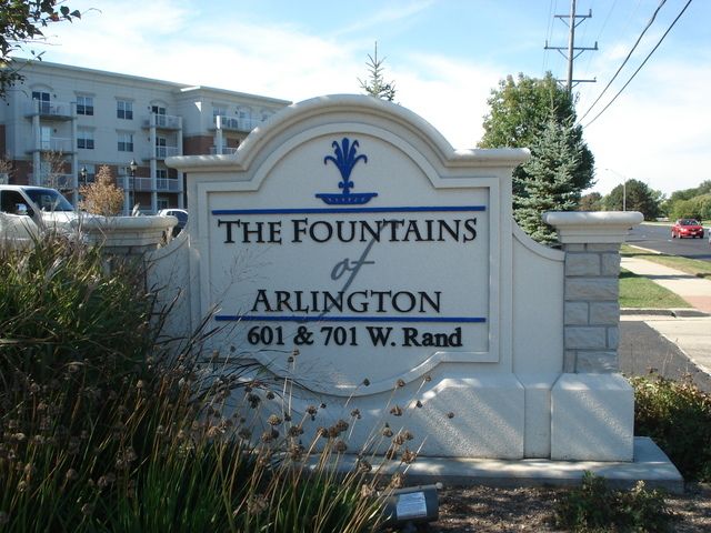 601 W RAND Road 108, Arlington Heights, IL 60004
