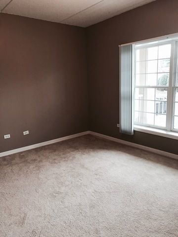601 W RAND Road 108, Arlington Heights, IL 60004