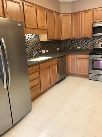 601 W RAND Road 108, Arlington Heights, IL 60004