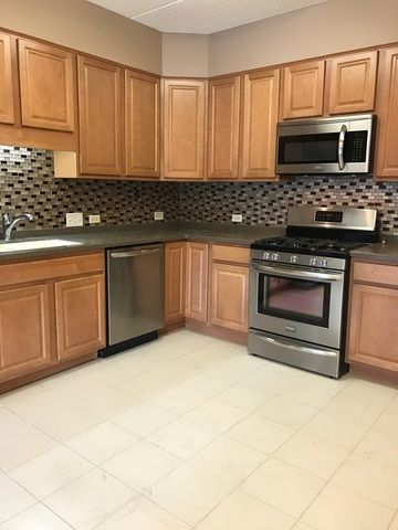 601 W RAND Road 108, Arlington Heights, IL 60004