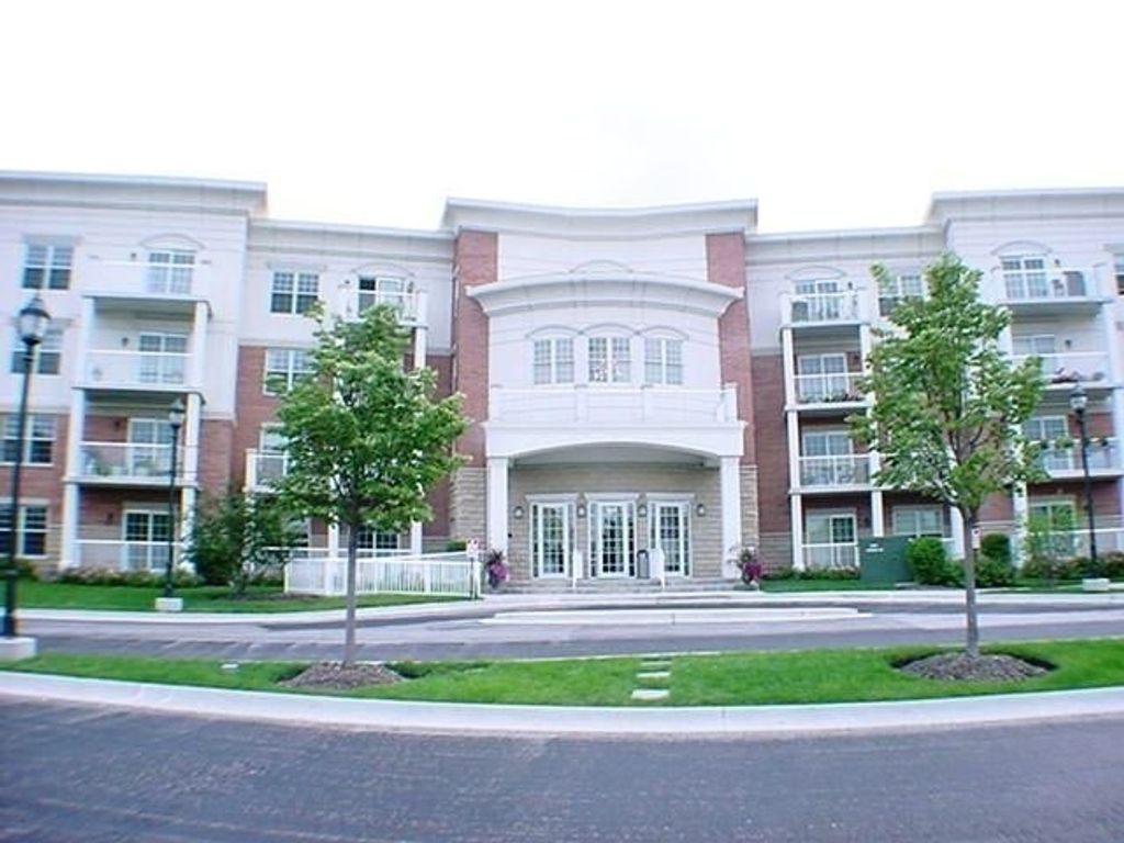 601 W RAND Road 108, Arlington Heights, IL 60004