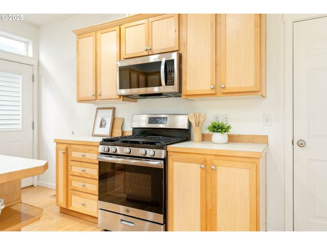 10295 Ne SISKIYOU St, Hillsboro, OR 97006
