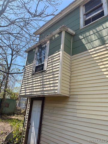 17 East Oakwood Place S, Buffalo, NY 14214