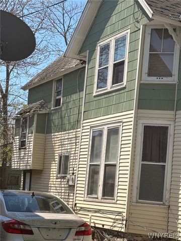 17 East Oakwood Place S, Buffalo, NY 14214