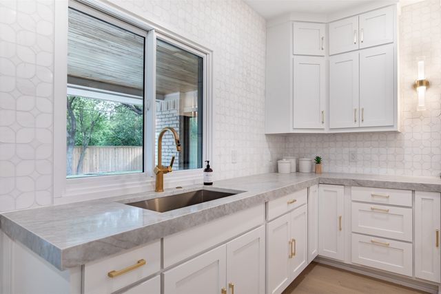 10564 Cox Lane, Dallas, TX 75229