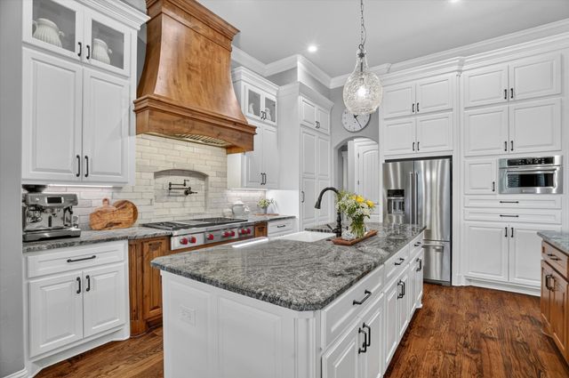 9403 King Air Drive, Granbury, TX 76049