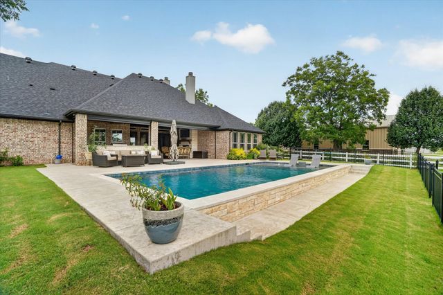 9403 King Air Drive, Granbury, TX 76049