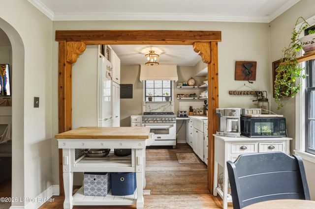 119 N Hubbards Ln, Louisville, KY 40207