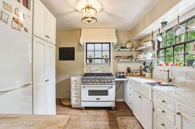 119 N Hubbards Ln, Louisville, KY 40207