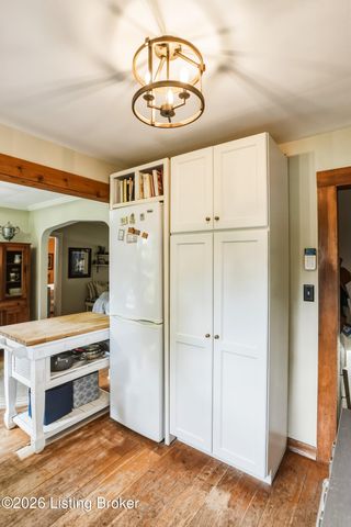 119 N Hubbards Ln, Louisville, KY 40207