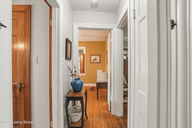 119 N Hubbards Ln, Louisville, KY 40207