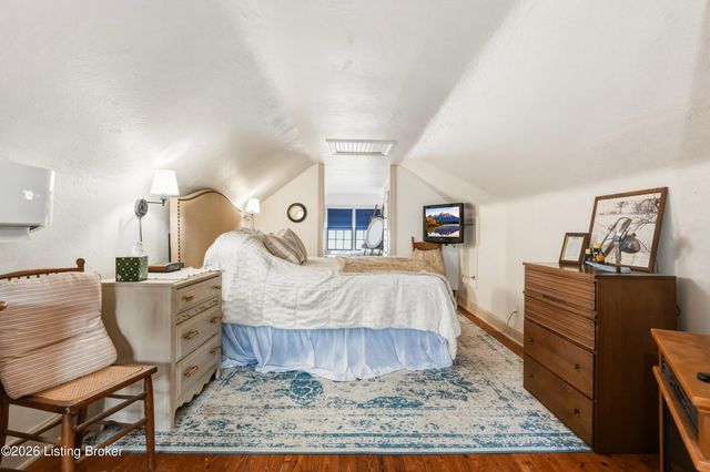 119 N Hubbards Ln, Louisville, KY 40207