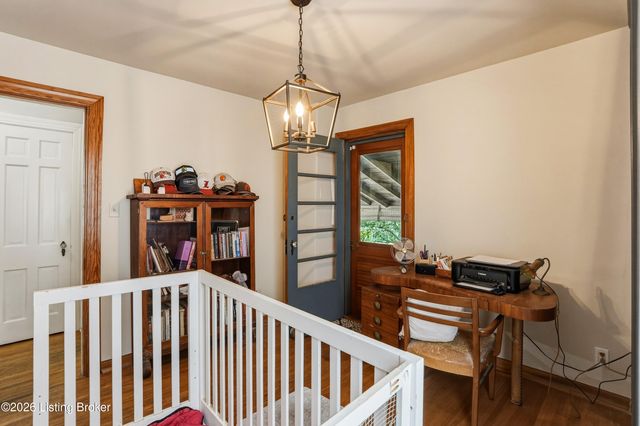 119 N Hubbards Ln, Louisville, KY 40207