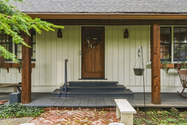 119 N Hubbards Ln, Louisville, KY 40207